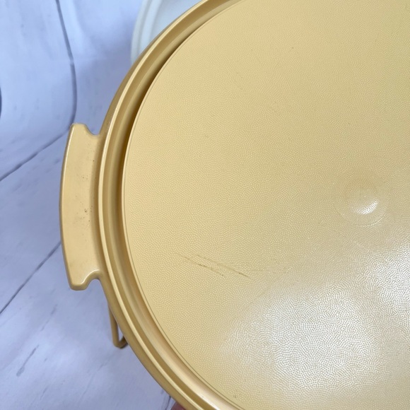 TUPPERWARE Harvest Gold Round Cake Plate and Lid Carrier Vintage MCM Retro - Picture 6 of 6